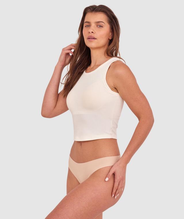 Kris wears a size 10C bra and size 10 underwear. She is 181cm tall and has measurements of 84cm bust a 66cm waist and 99cm hips.