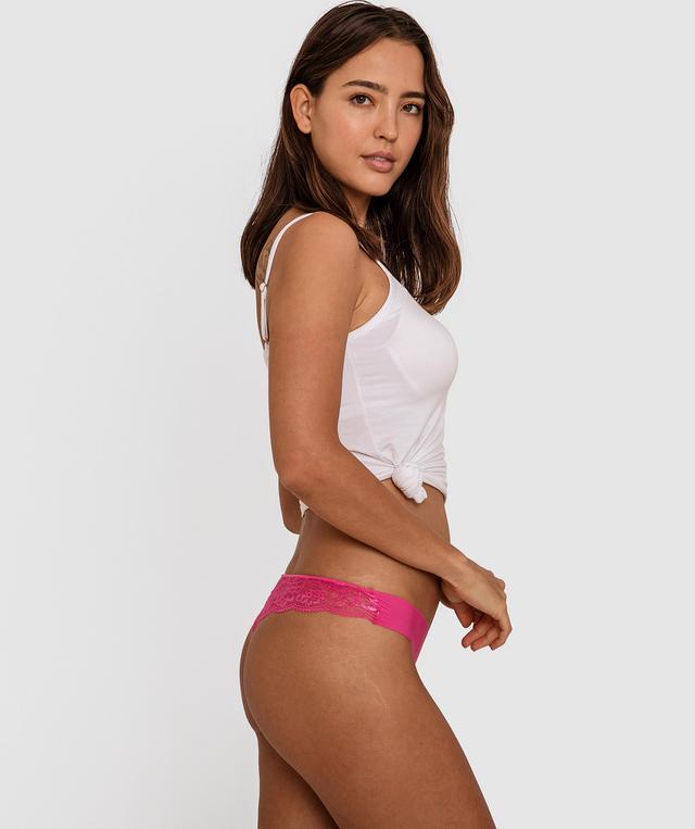 Smooth Comfort Lace V String - Fuchsia Pink