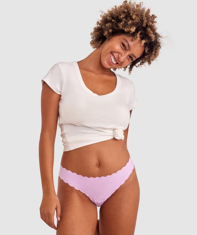 Smooth Comfort Scallop V String - Lavender