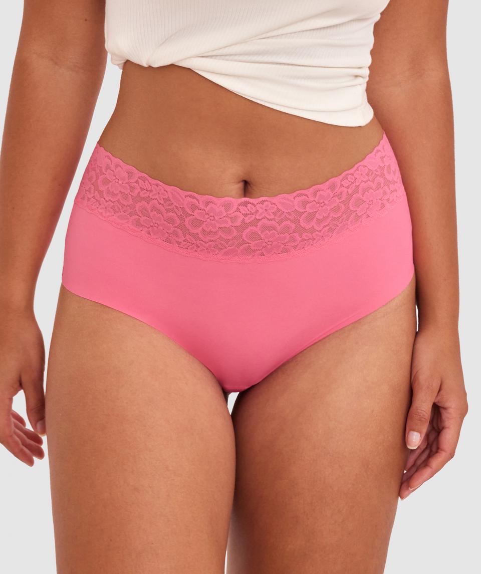 Zara is wearing a 12DD top and 12 bottom, with bust 89cm/35in, waist 71cm/28in, and hip 102cm/40in. She stands at 180cm/5'11in.