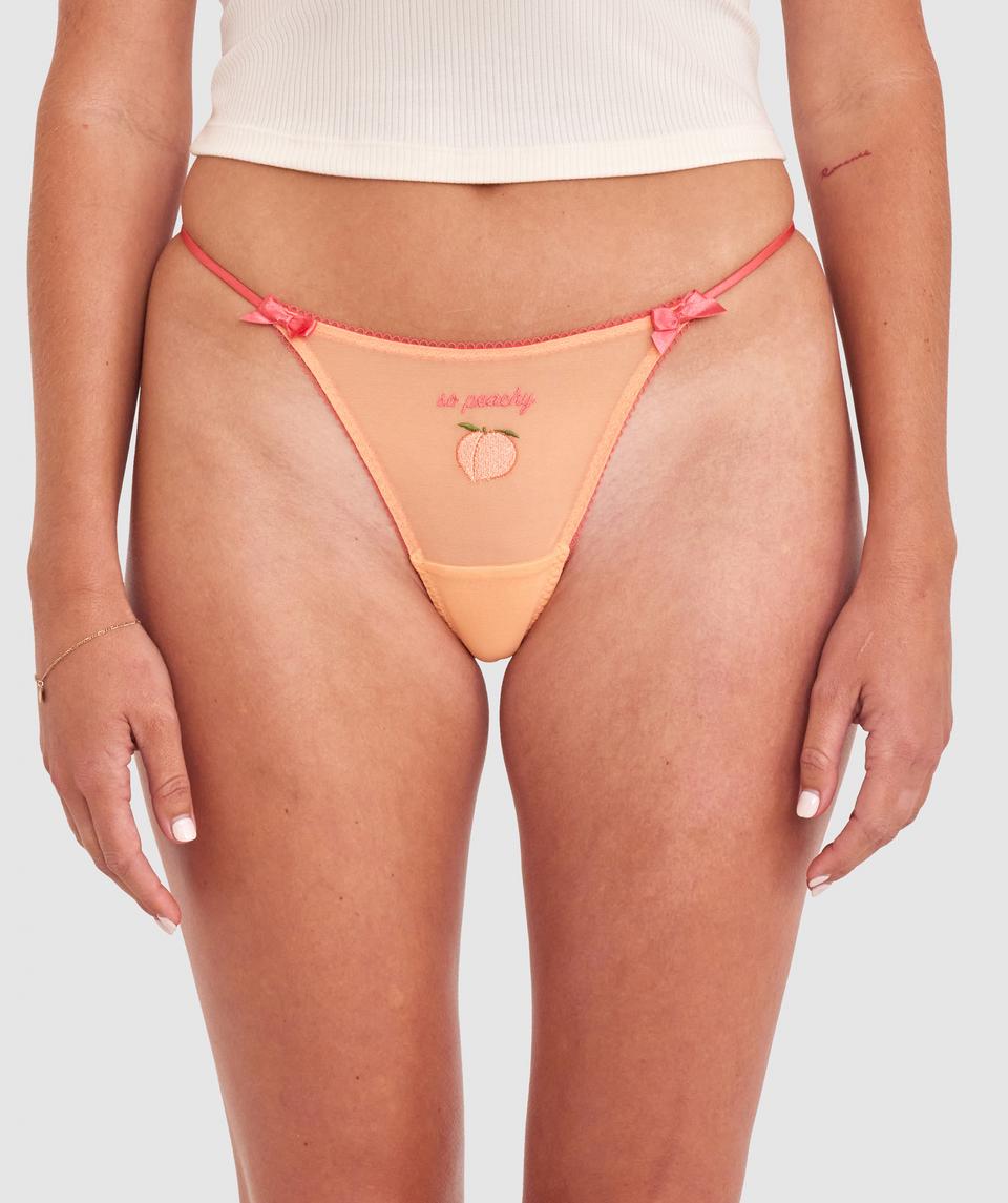 Georgia is wearing a 10BC bra and size 10 underwear, with bust 86cm/34in, waist 69cm/27in, and hip 95cm/37.5in. She stands at 175cm/5'9in.