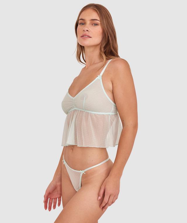 Sianie wears a size 10 B/C bra and size 10 underwear. She is 175cm tall and has measurements of 85cm bust a 66cm waist and 93cm hips.