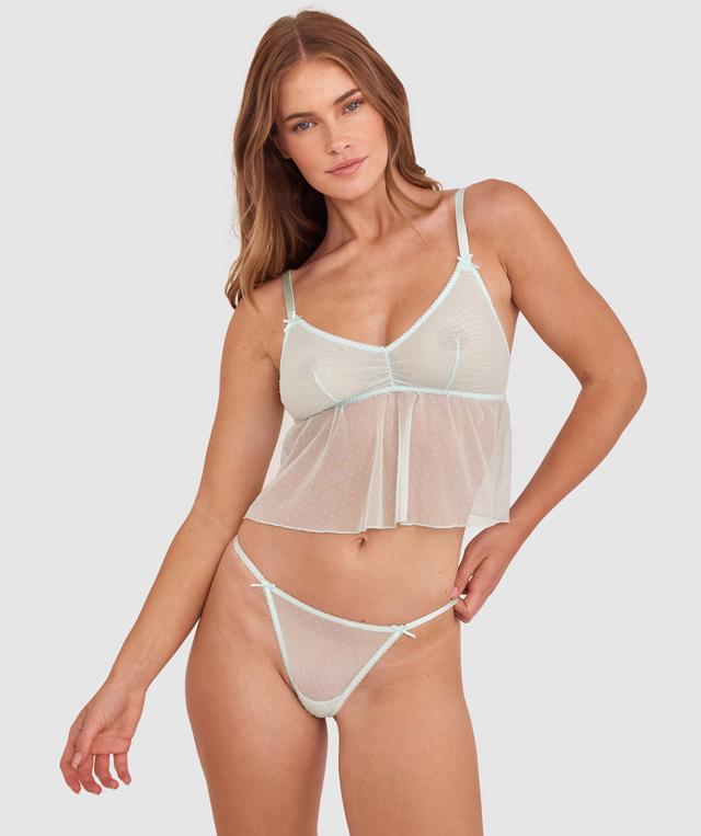 Sianie wears a size 10 B/C bra and size 10 underwear. She is 175cm tall and has measurements of 85cm bust a 66cm waist and 93cm hips.