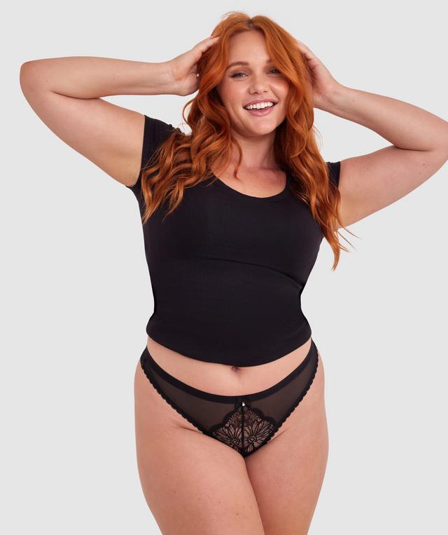 Brooke is wearing a 12DD/M top and 12/M bottom, with bust 97cm/40in, waist 81cm/31 1/2in, and hip 106cm/42 1/2in. She stands at 175cm/5'8in.