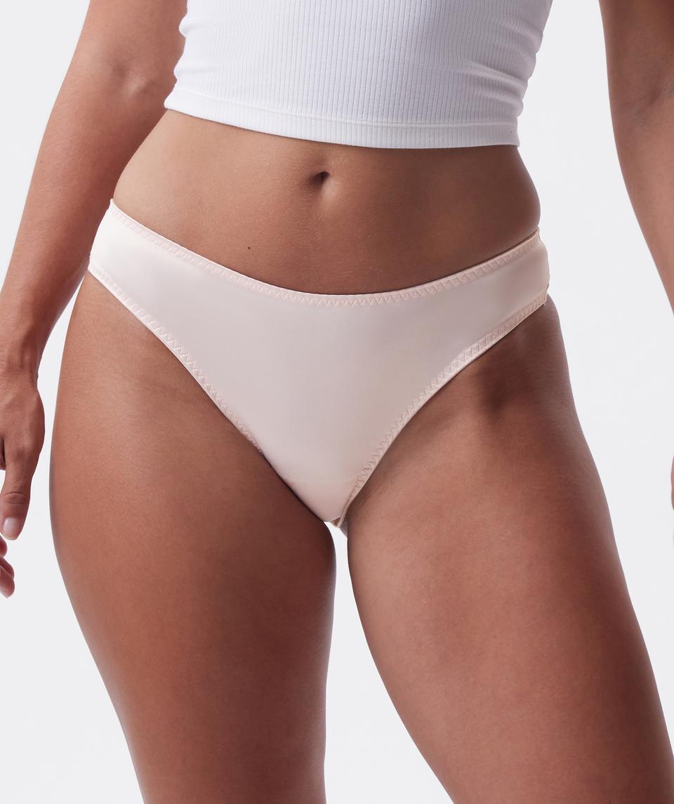 Jasmine is wearing a 12DD bra and size 12 underwear, with bust 96cm/38in, waist 77cm/30.5in, and hip 111cm/43.5in. She stands at 175cm/5'9in.