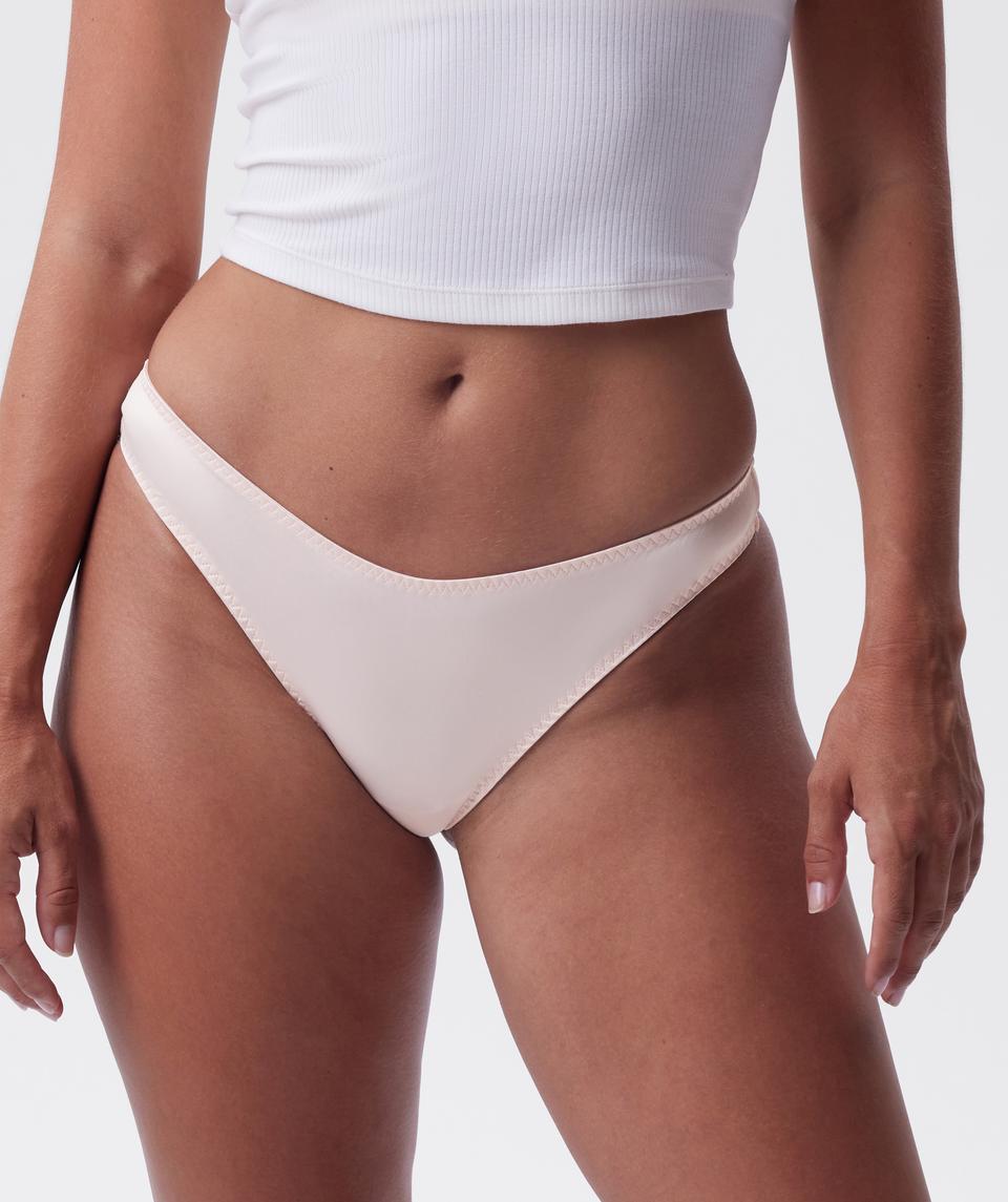 Jasmine is wearing a 12DD bra and size 12 underwear, with bust 96cm/38in, waist 77cm/30.5in, and hip 111cm/43.5in. She stands at 175cm/5'9in.