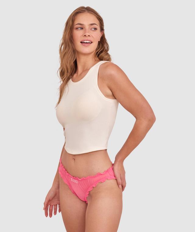 Sianie  wears a size 10 B/C bra and size 10 underwear. She is 175cm tall and has measurements of 85cm bust a 66cm waist and 93cm hips.