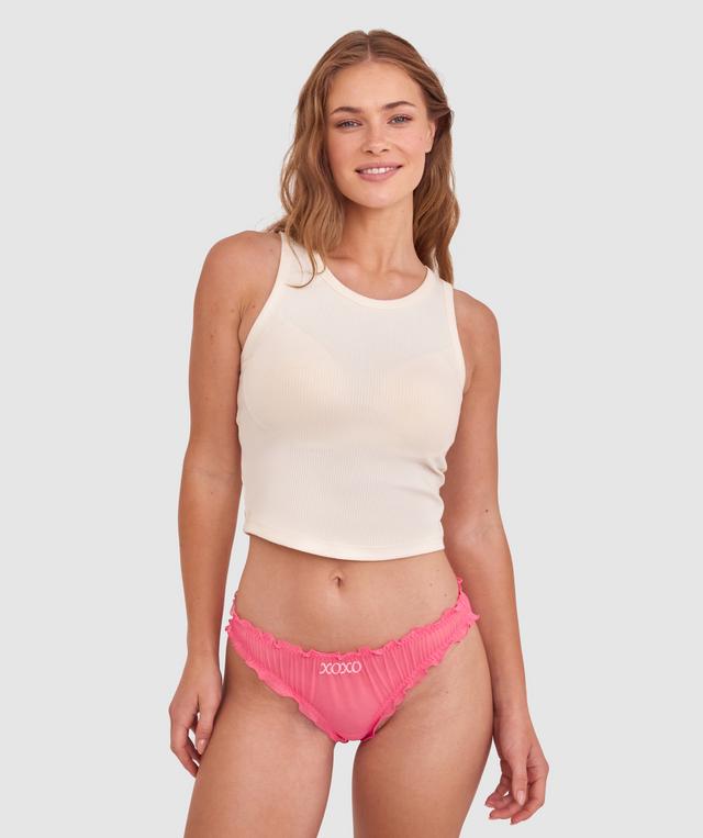 Sianie  wears a size 10 B/C bra and size 10 underwear. She is 175cm tall and has measurements of 85cm bust a 66cm waist and 93cm hips.