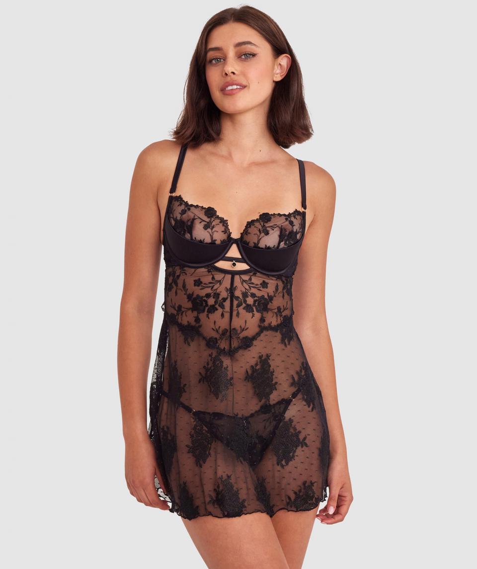 Mia is wearing a 10BC bra and size 10 underwear, with bust 82cm/32.5in, waist 69cm/27in, and hip 91cm/36in. She stands at 171cm/5'7.5in.