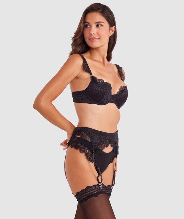 Tamara is wearing a 10B/C top and 10 bottom with bust 82cm waist 64cm and hip 88cm. She stands at 173cm/5'6in.