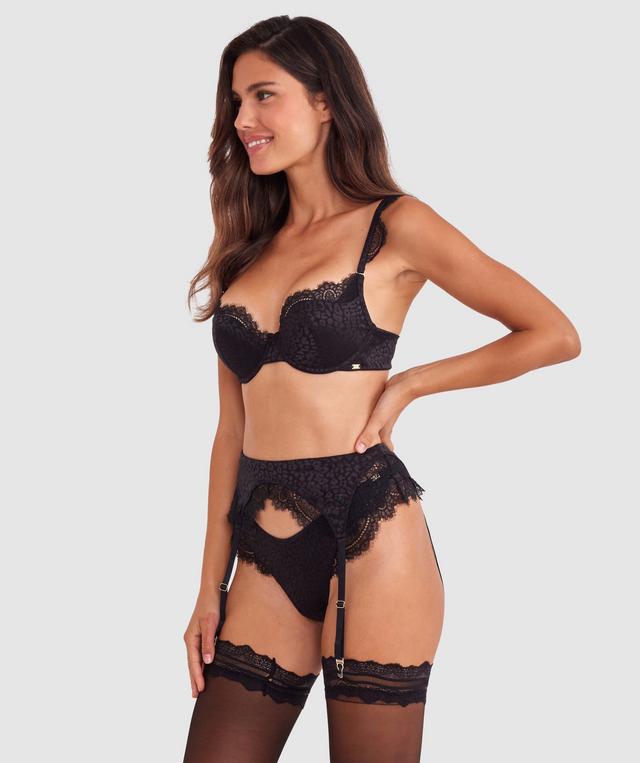 Tamara is wearing a 10B/C top and 10 bottom with bust 82cm waist 64cm and hip 88cm. She stands at 173cm/5'6in.