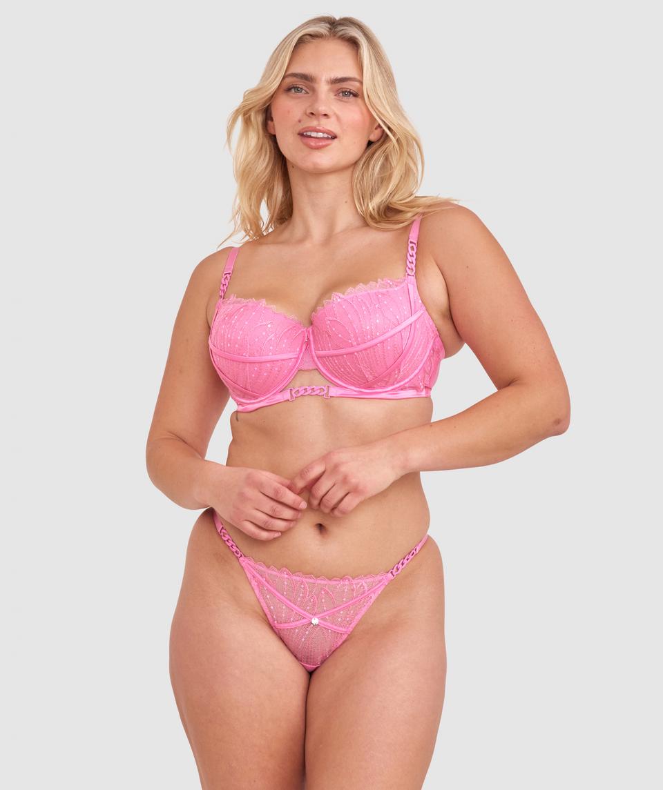 Zoe is wearing a 12DD/M top and 12/M bottom, with bust 98cm/38.5in, waist 85cm/33in, and hip 110cm/43in. She stands at 170cm/5'7".