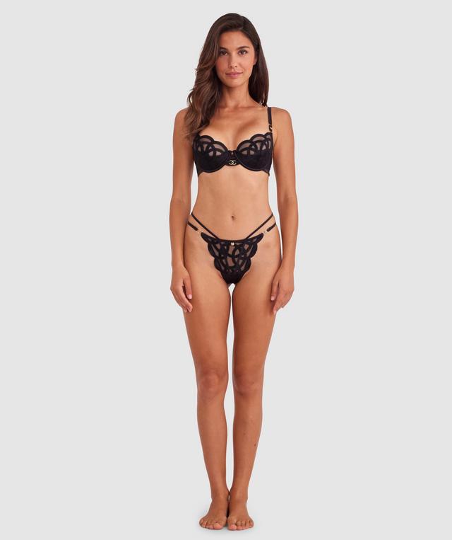 Tamara is wearing a 10B/C top and 10 bottom with bust 82cm waist 64cm and hip 88cm. She stands at 173cm/5'6in.