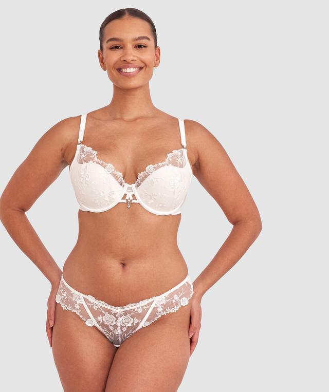 Shimma is wearing a 12 DD top and 12 bottom with bust 94cm/37in waist 70cm/27 1/2in and hip 107cm/42in. She stands at 175cm/5'9in.