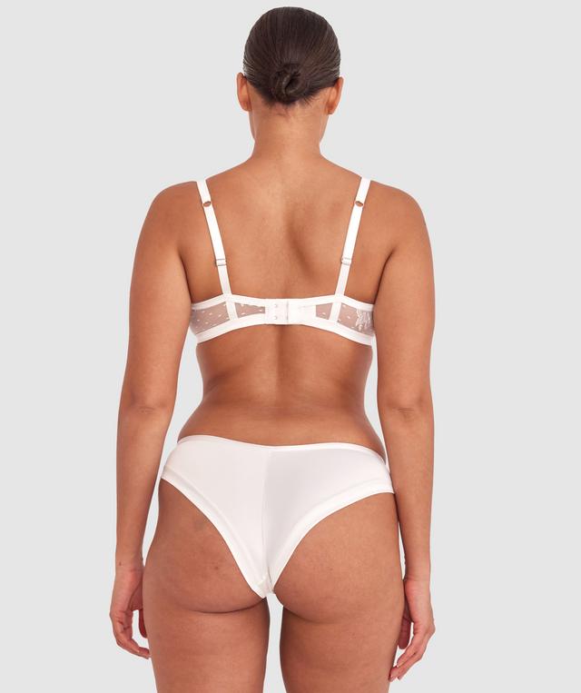 Shimma is wearing a 12 DD top and 12 bottom with bust 94cm/37in waist 70cm/27 1/2in and hip 107cm/42in. She stands at 175cm/5'9in.