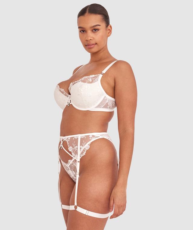 Shimma is wearing a 12 DD top and 12 bottom with bust 94cm/37in waist 70cm/27 1/2in and hip 107cm/42in. She stands at 175cm/5'9in.