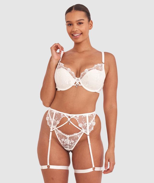 Shimma is wearing a 12 DD top and 12 bottom with bust 94cm/37in waist 70cm/27 1/2in and hip 107cm/42in. She stands at 175cm/5'9in.