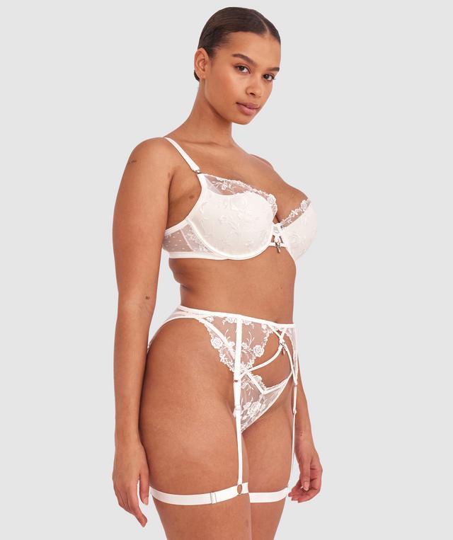 Shimma is wearing a 12 DD top and 12 bottom with bust 94cm/37in waist 70cm/27 1/2in and hip 107cm/42in. She stands at 175cm/5'9in.