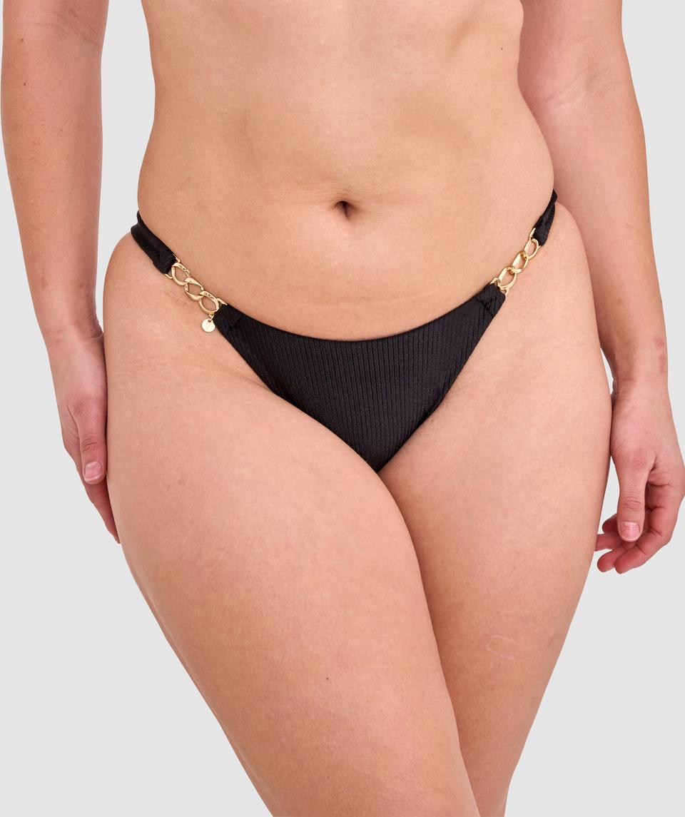 Zoe is wearing a 12DD/M top and 12/M bottom, with bust 98cm/38.5in, waist 85cm/33in, and hip 110cm/43in. She stands at 170cm/5'7".