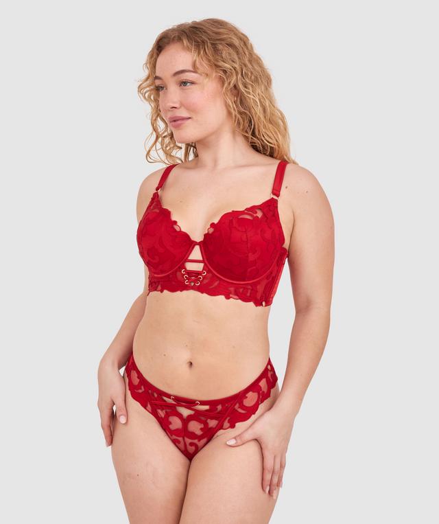 Tay G wears a size 12DD bra and size 12 underwear. She is 161cm tall and has measurements of 92cm bust a 71cm waist and 101cm hips.