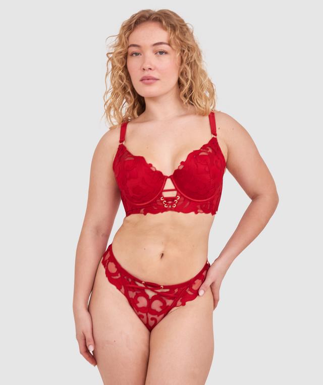 Tay G wears a size 12DD bra and size 12 underwear. She is 161cm tall and has measurements of 92cm bust a 71cm waist and 101cm hips.