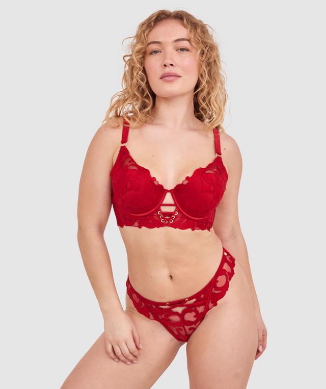 Tay G wears a size 12DD bra and size 12 underwear. She is 161cm tall and has measurements of 92cm bust a 71cm waist and 101cm hips.