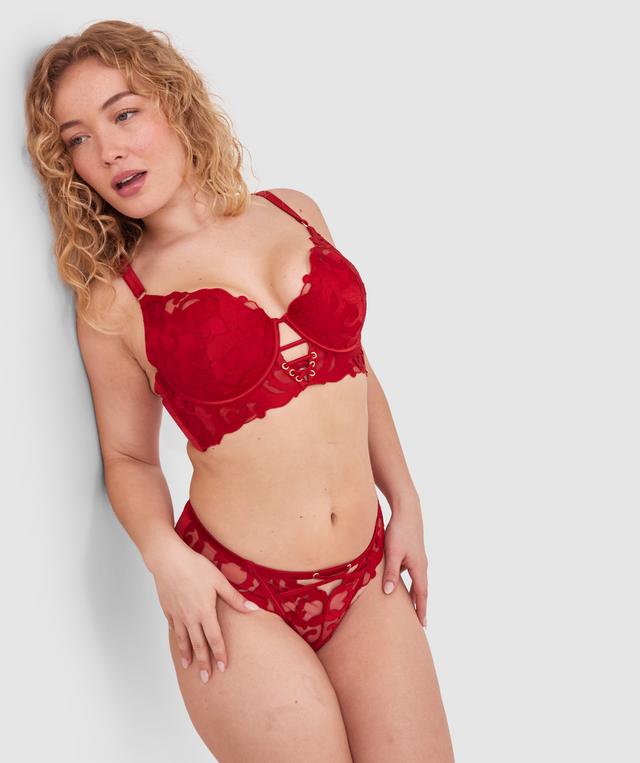 Tay G wears a size 12DD bra and size 12 underwear. She is 161cm tall and has measurements of 92cm bust a 71cm waist and 101cm hips.