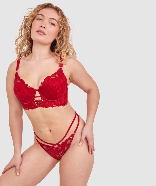 Tay G wears a size 12DD bra and size 12 underwear. She is 161cm tall and has measurements of 92cm bust a 71cm waist and 101cm hips.