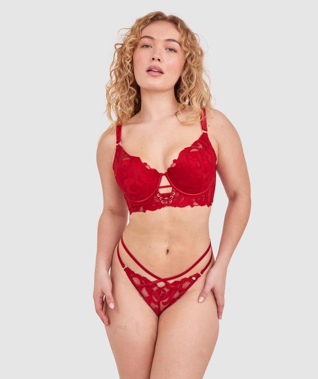 Tay G wears a size 12DD bra and size 12 underwear. She is 161cm tall and has measurements of 92cm bust a 71cm waist and 101cm hips.