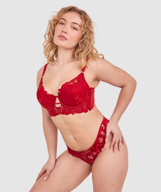 Tay G wears a size 12DD bra and size 12 underwear. She is 161cm tall and has measurements of 92cm bust a 71cm waist and 101cm hips.