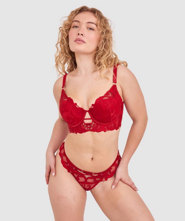Tay G wears a size 12DD bra and size 12 underwear. She is 161cm tall and has measurements of 92cm bust a 71cm waist and 101cm hips.