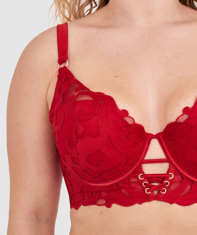 Tay G wears a size 12DD bra and size 12 underwear. She is 161cm tall and has measurements of 92cm bust a 71cm waist and 101cm hips.